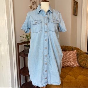 LEVI’S DENIM SHIFT DRESS